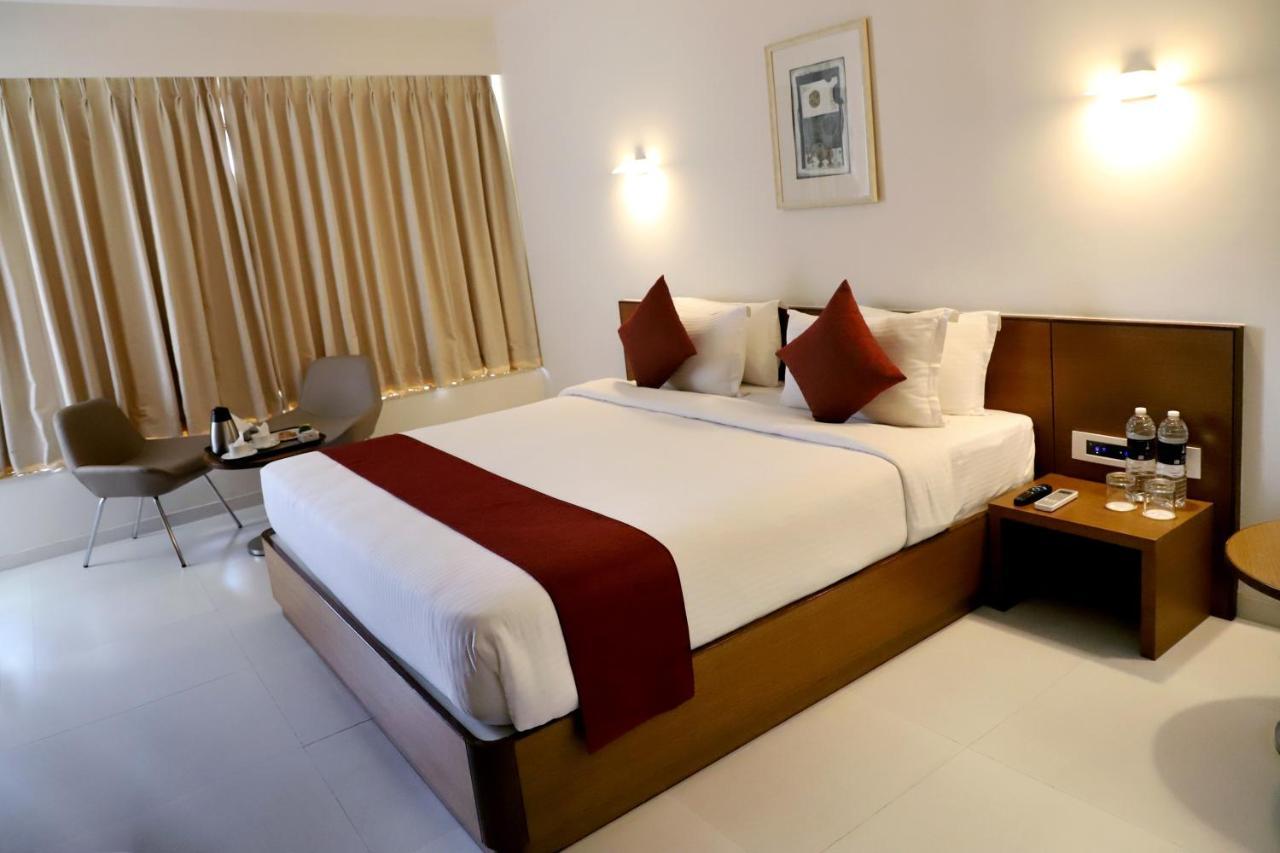 Quality Inn Patria Suites, Rajkot Eksteriør bilde