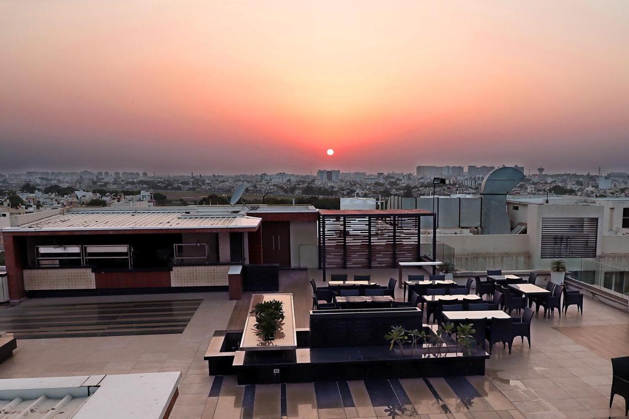 Quality Inn Patria Suites, Rajkot Eksteriør bilde