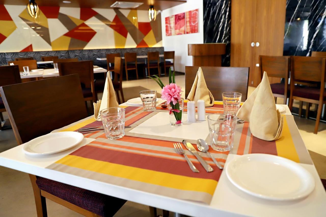 Quality Inn Patria Suites, Rajkot Eksteriør bilde