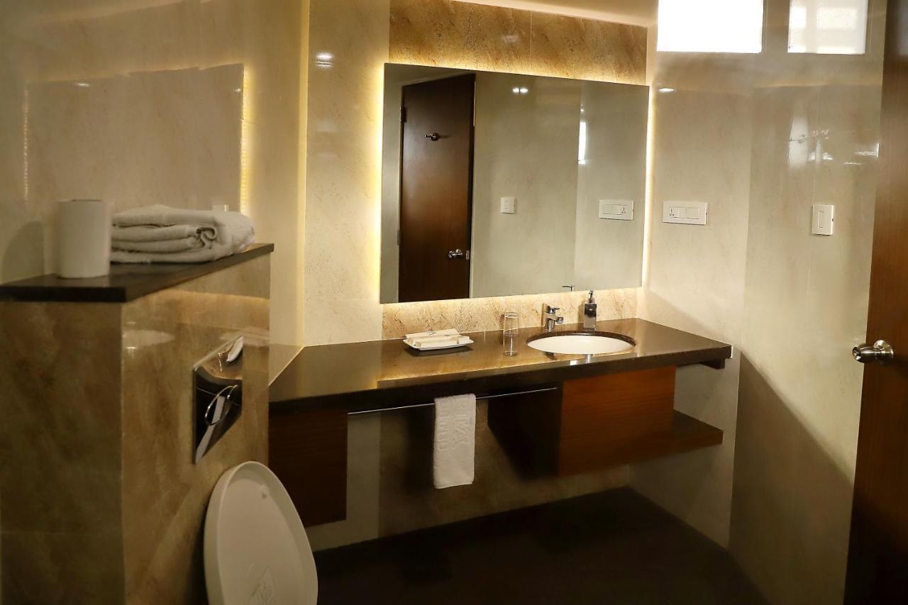 Quality Inn Patria Suites, Rajkot Eksteriør bilde