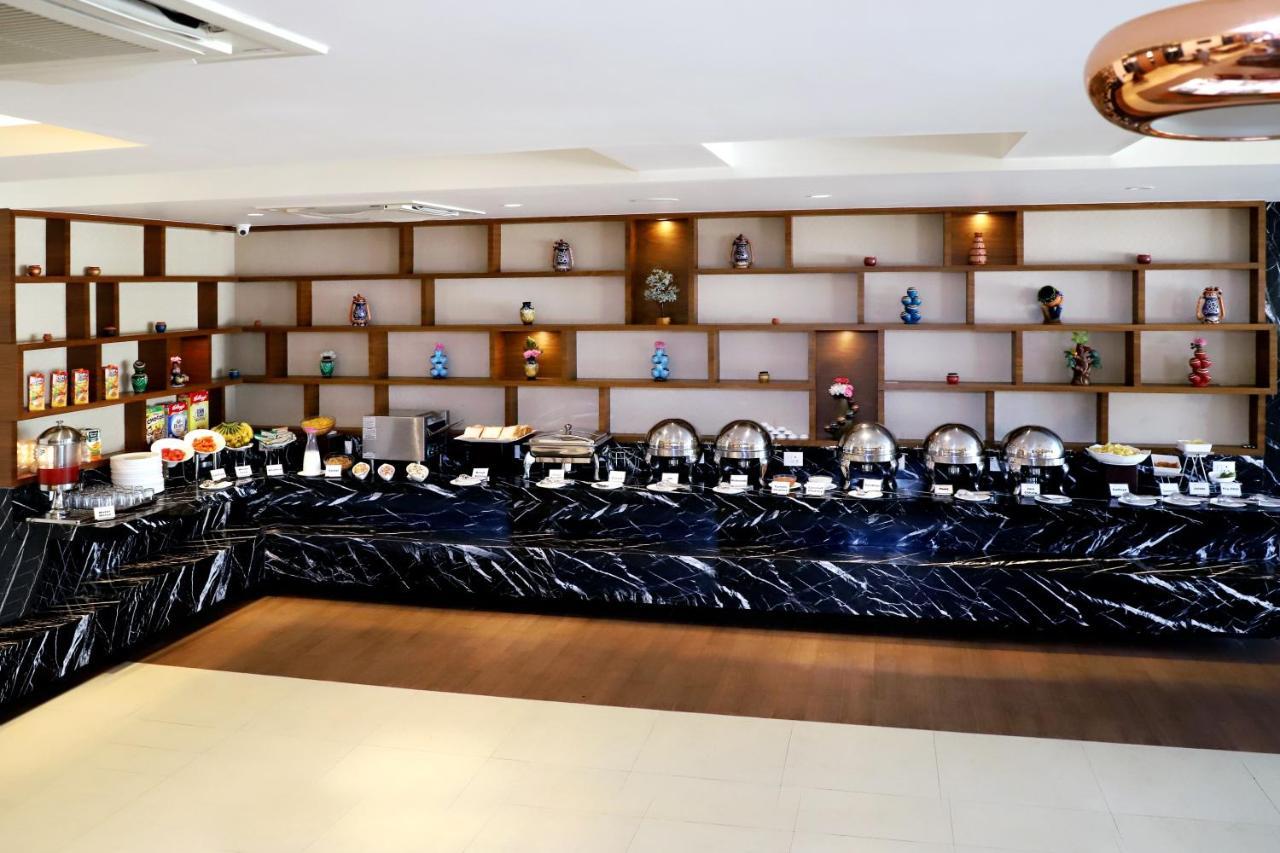 Quality Inn Patria Suites, Rajkot Eksteriør bilde